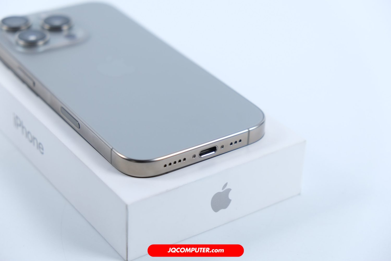 iPhone 16 Pro - Image 4