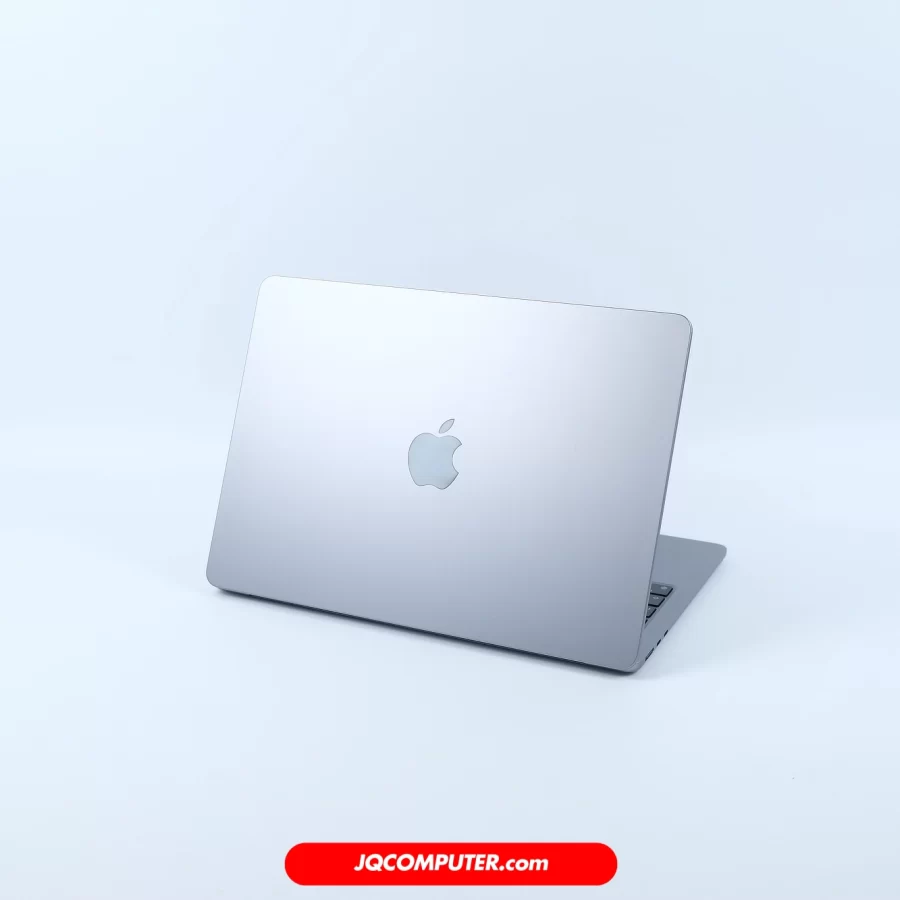 Alternative view of MacBook Air 13 Apple M2