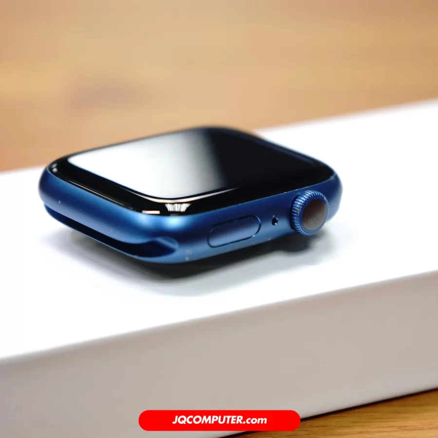 Alternative view of Apple Watch 7 GPS