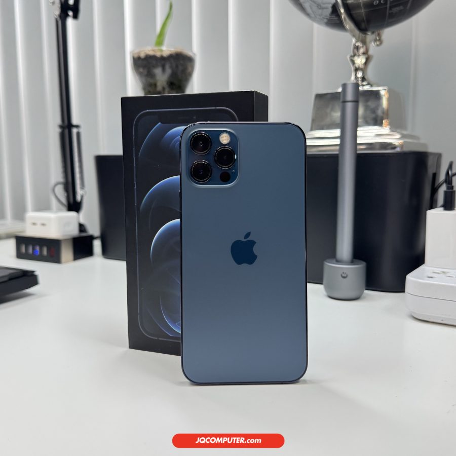 Alternative view of iPhone 12 Pro