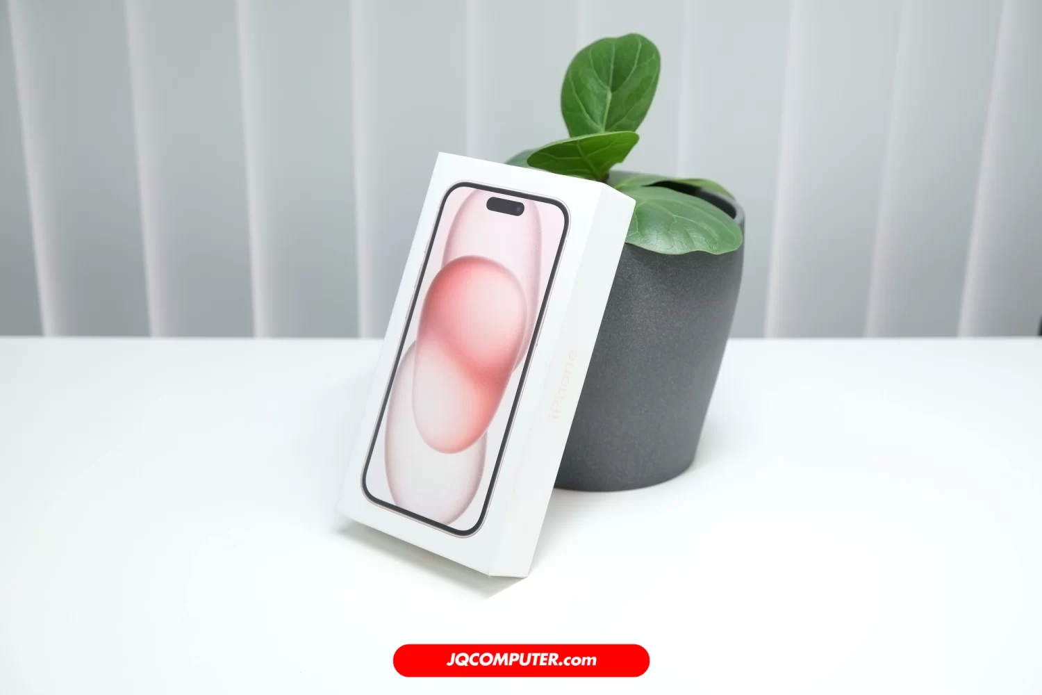 iPhone 15 - Image 4