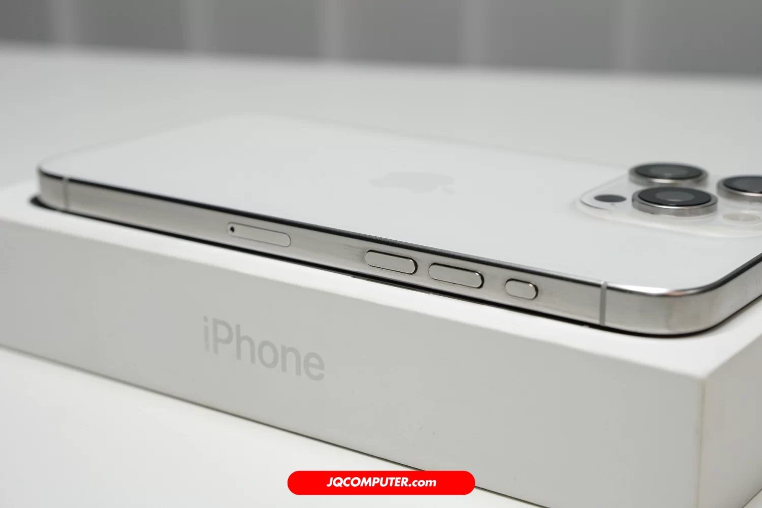 iPhone 15 Pro Max - Image 4