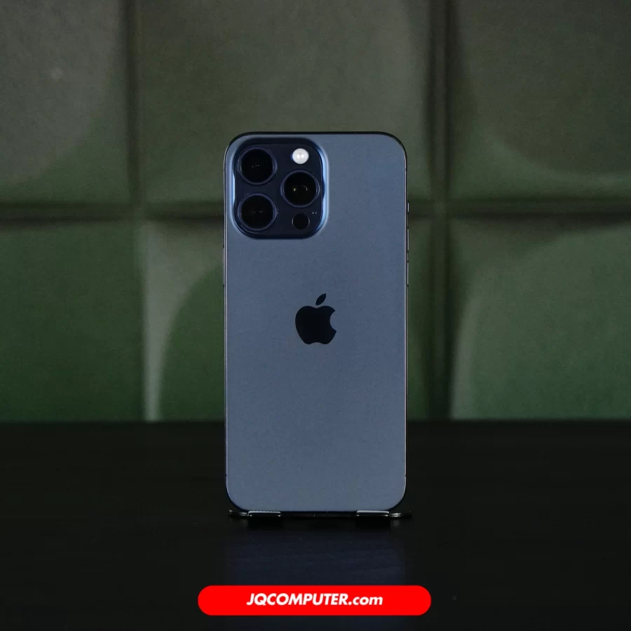 Alternative view of iPhone 15 Pro Max