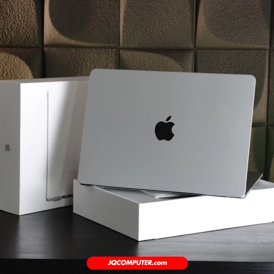 Alternative view of MacBook Air 13 Apple M4