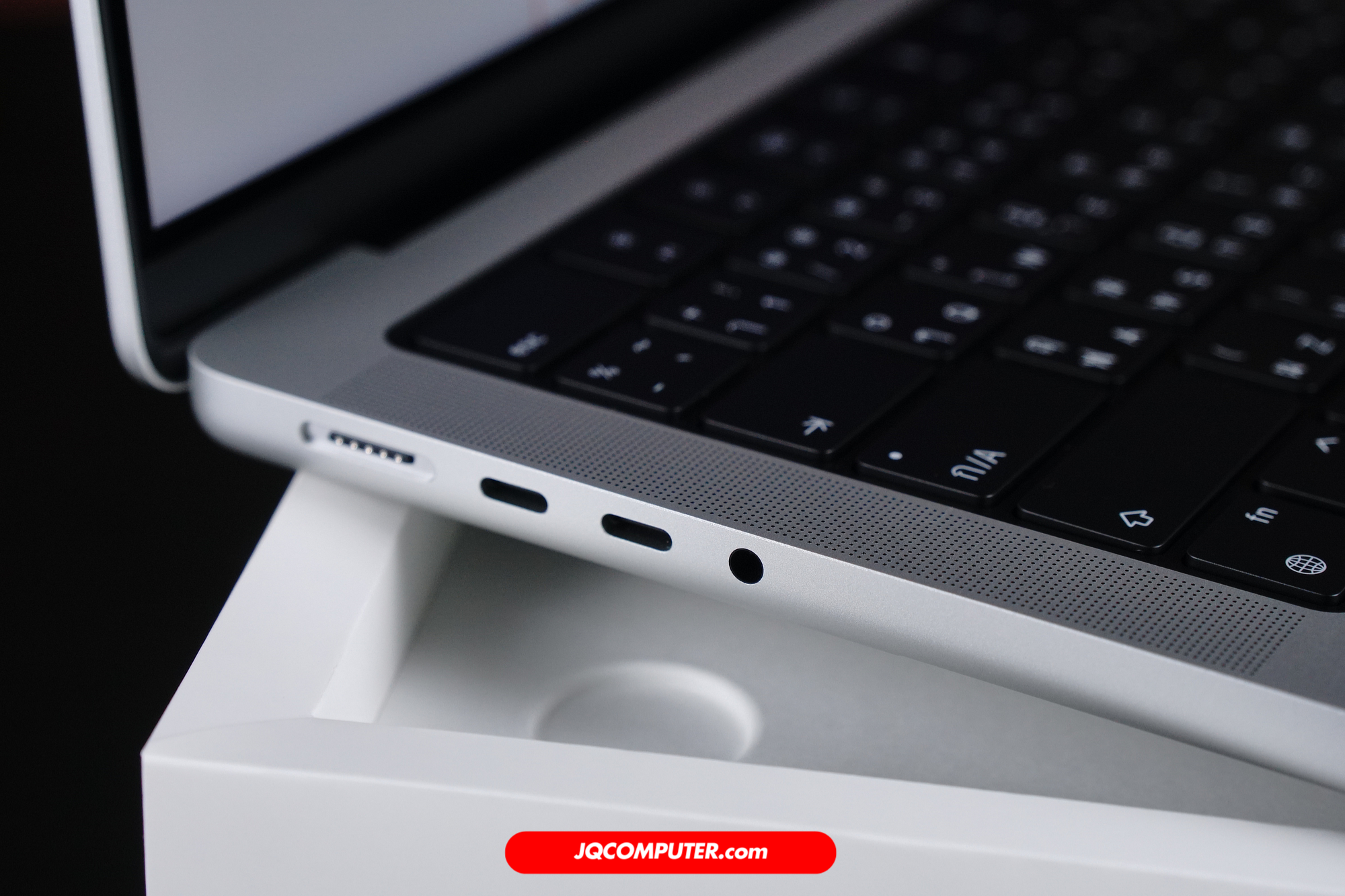 MacBook Pro 14 Apple M4 (CTO) - Image 6