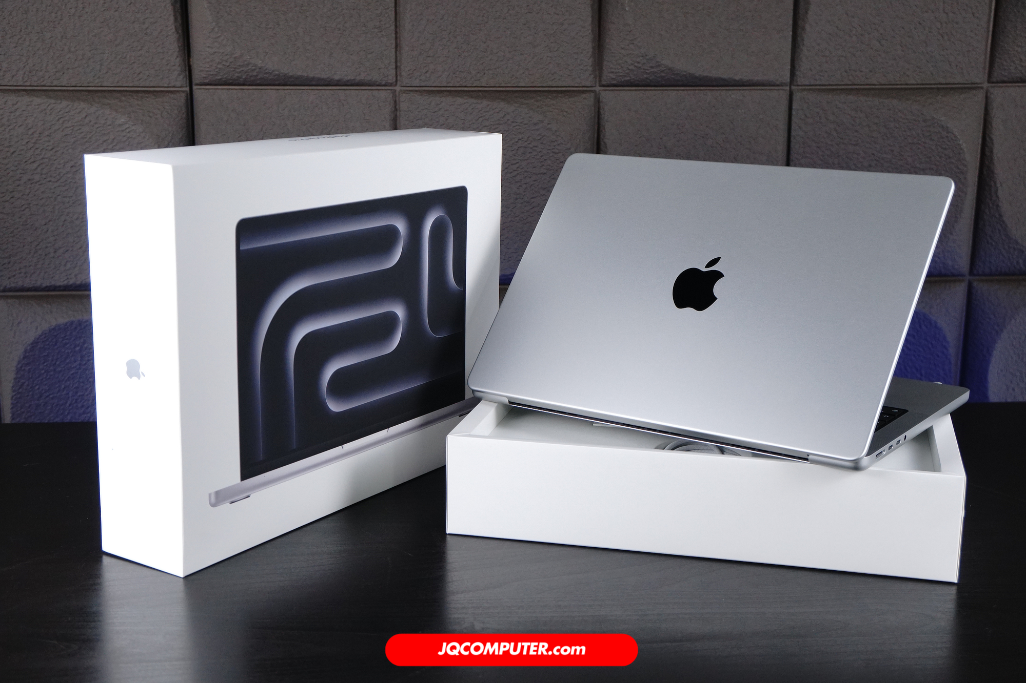 MacBook Pro 14 Apple M4 (CTO) - Image 2