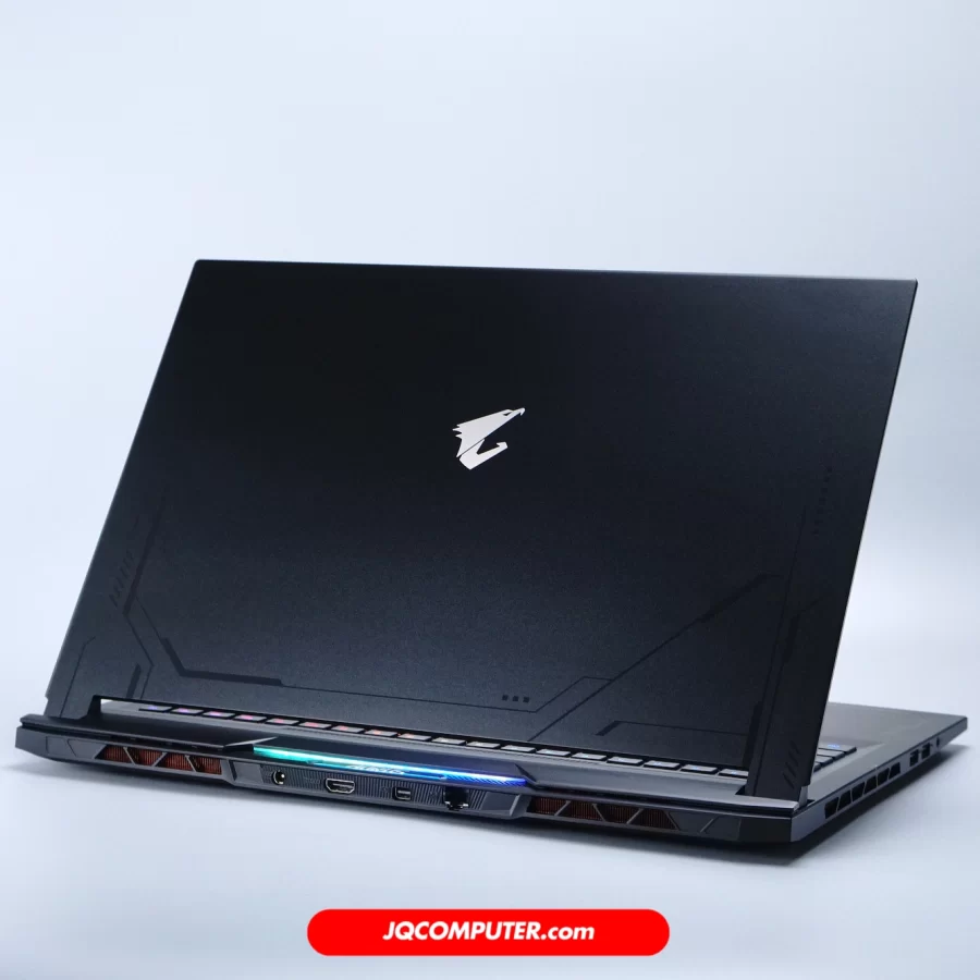 Alternative view of Gigabyte AORUS 17X