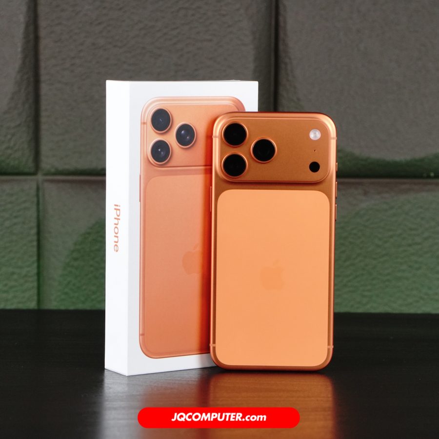 Alternative view of iPhone 17 Pro Max