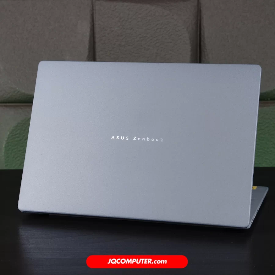 Alternative view of Asus ZenBook 14 OLED AI