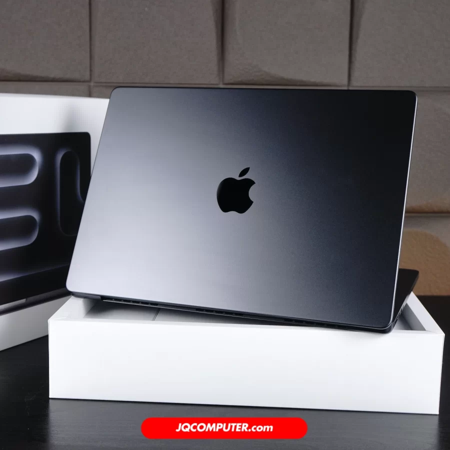 Alternative view of MacBook Pro 14 Apple M4